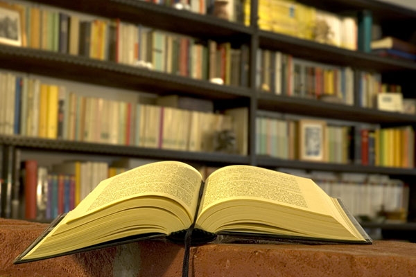 Biblioteca dell'istituto Storico Della Resistenza